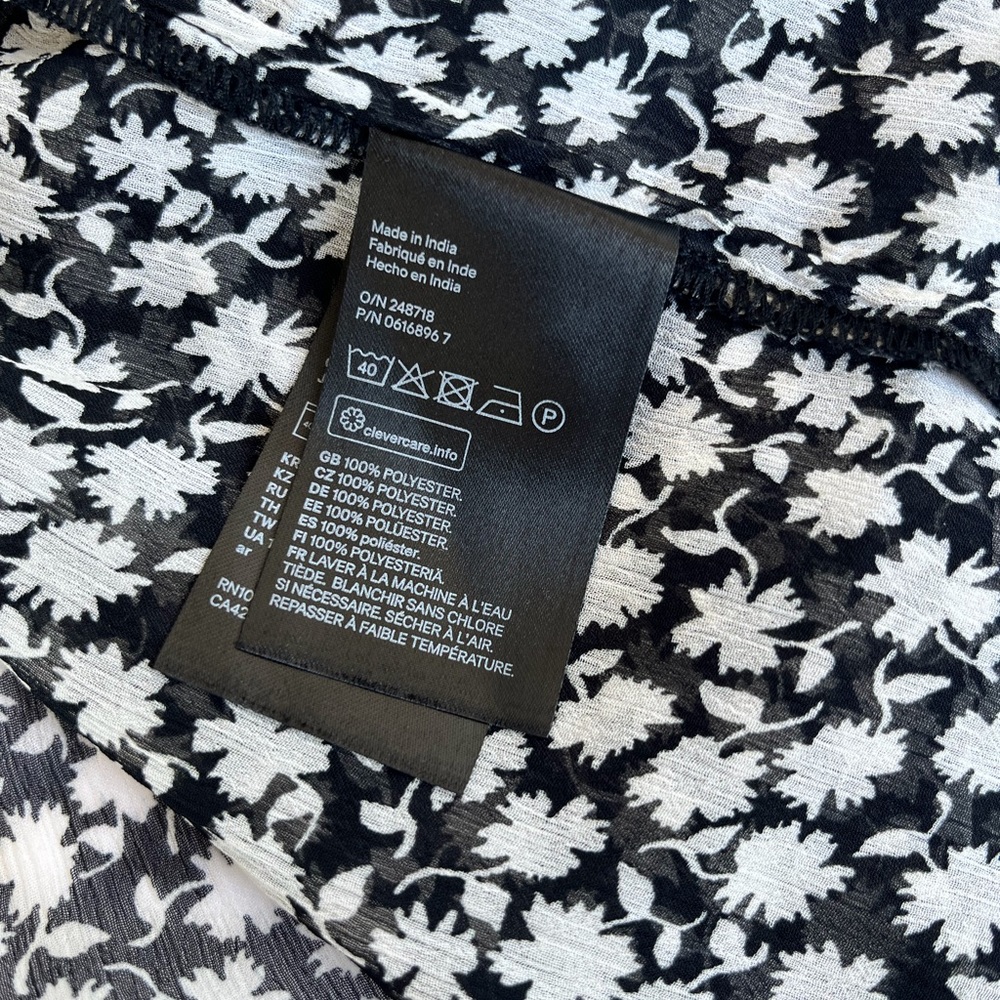 ✨ SALE ✨ H&M | Flowy Floral Shirtdress - Picture 13 of 16